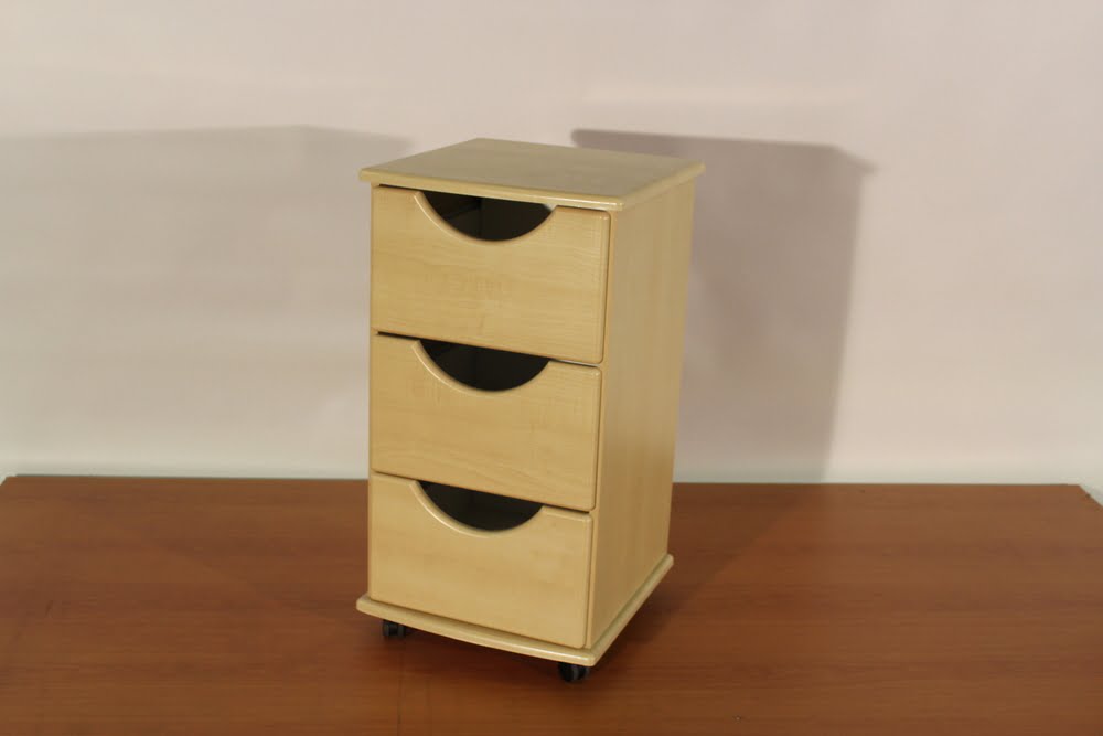 Clearance: Verona 13D 3 Door Narrow Bedside Cabinet Maple